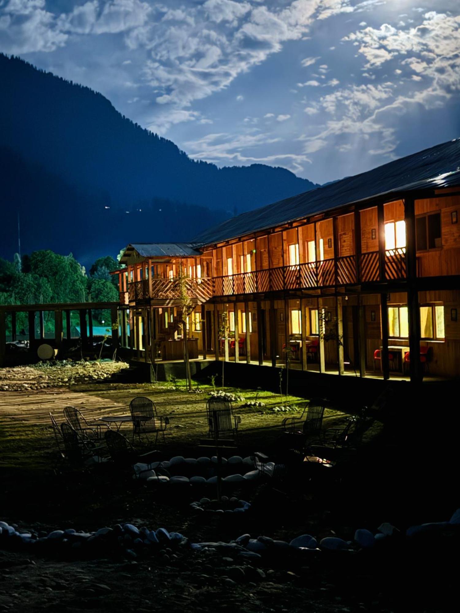 Wyndham Heritage Hotel & Resort Sharda Shardi Exterior foto
